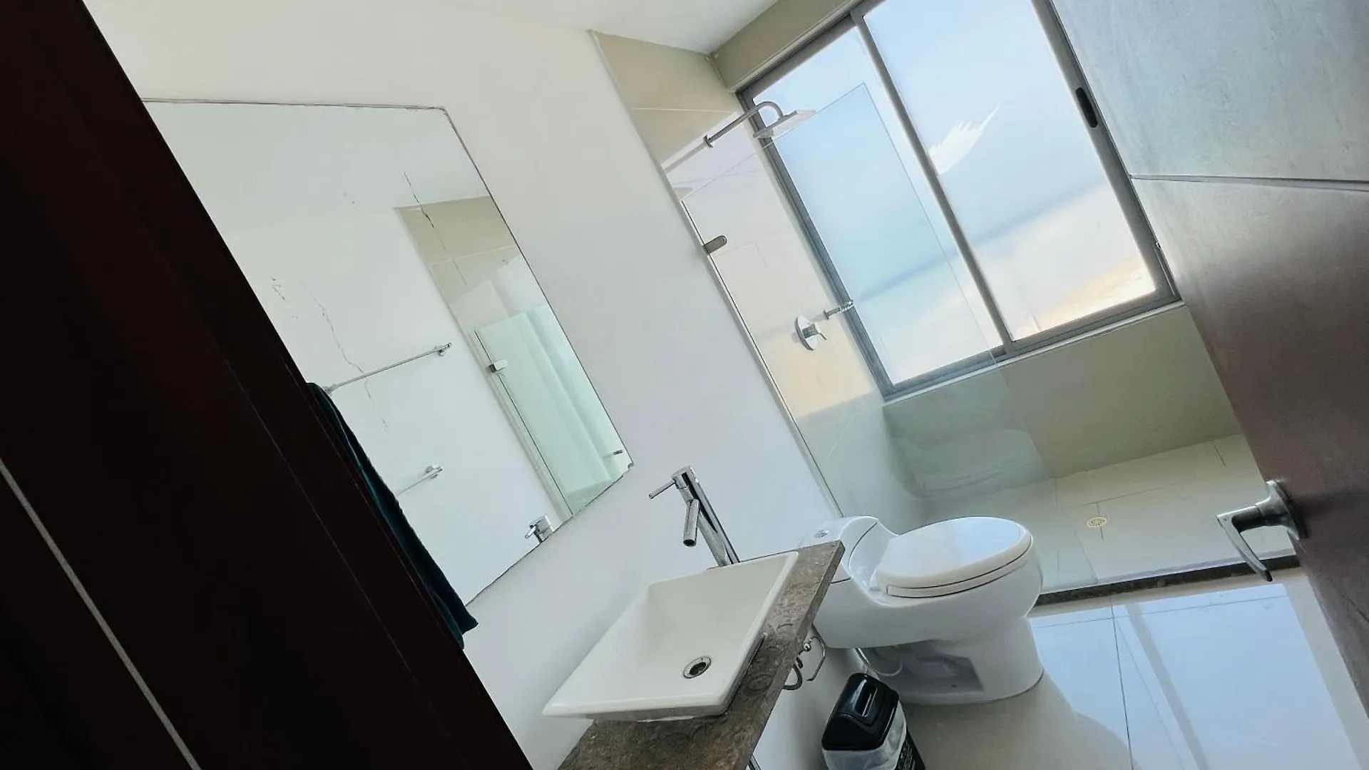 Cartagena Amazing Beachfront! 5M Wall City, Infinitypool,Gym 아파트