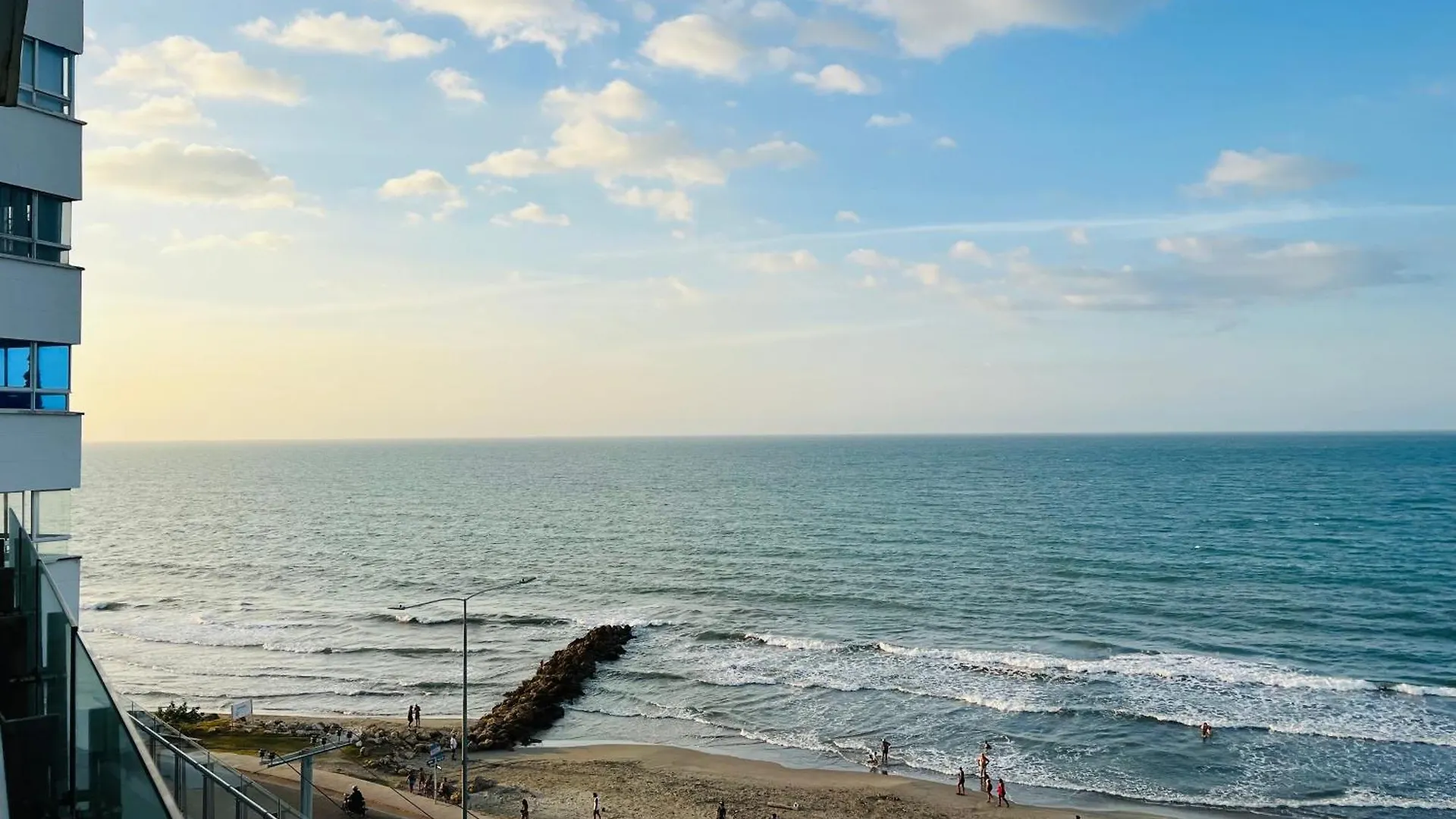 Cartagena Amazing Beachfront! 5M Wall City, Infinitypool,Gym 아파트 콜롬비아