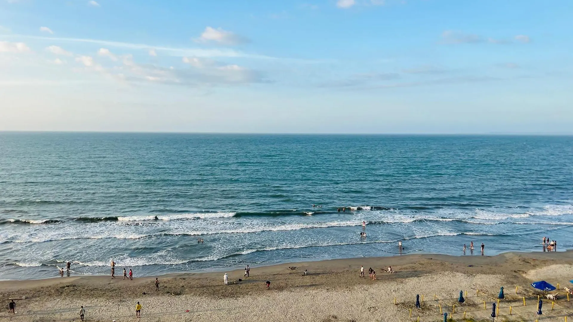 Cartagena Amazing Beachfront! 5M Wall City, Infinitypool,Gym 아파트