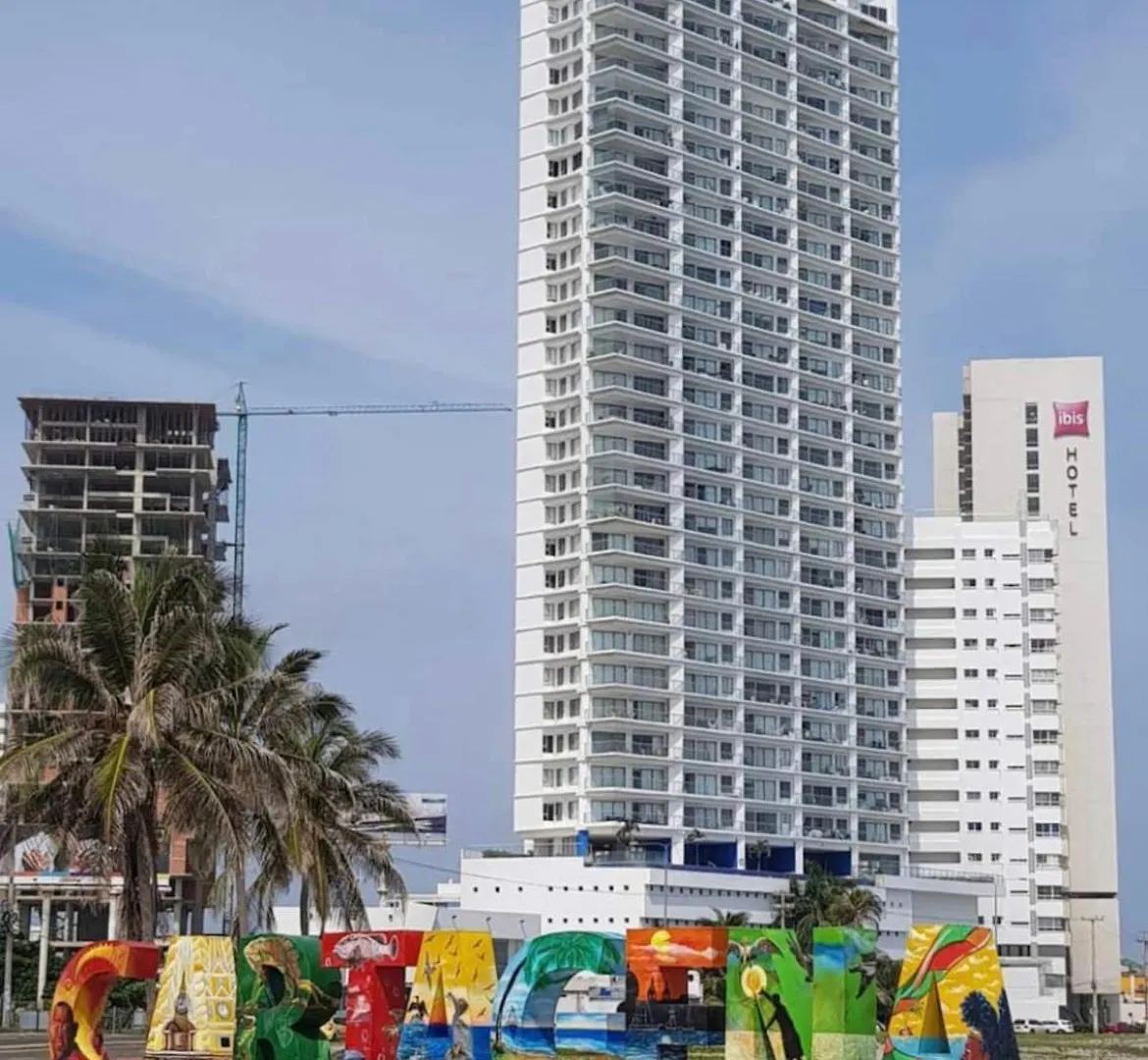 Cartagena Amazing Beachfront! 5M Wall City, Infinitypool,Gym 아파트