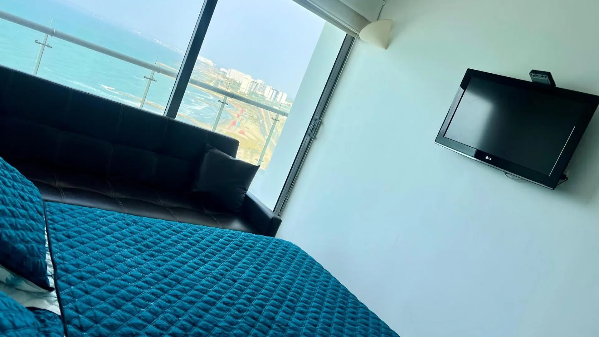 Cartagena Amazing Beachfront! 5M Wall City, Infinitypool,Gym 아파트 0*,  콜롬비아