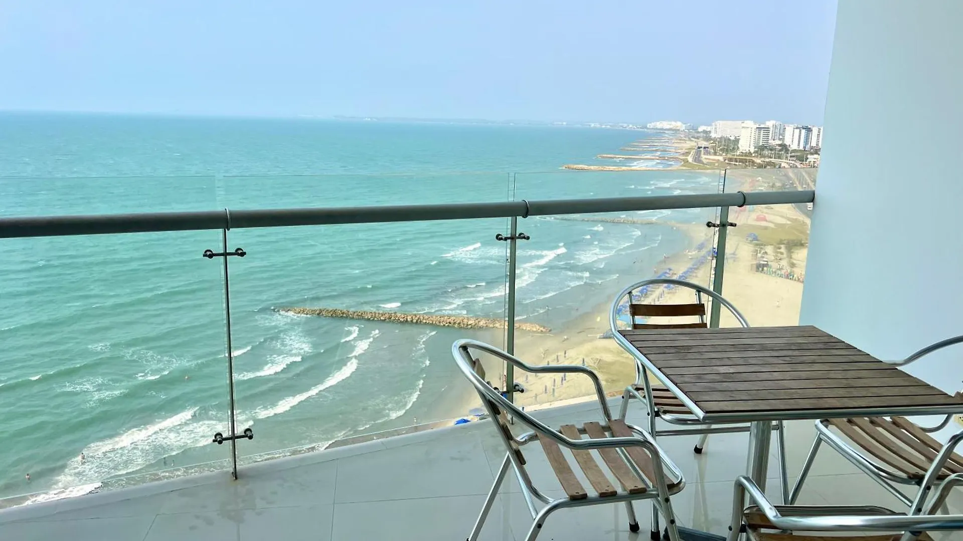 Cartagena Amazing Beachfront! 5M Wall City, Infinitypool,Gym 아파트