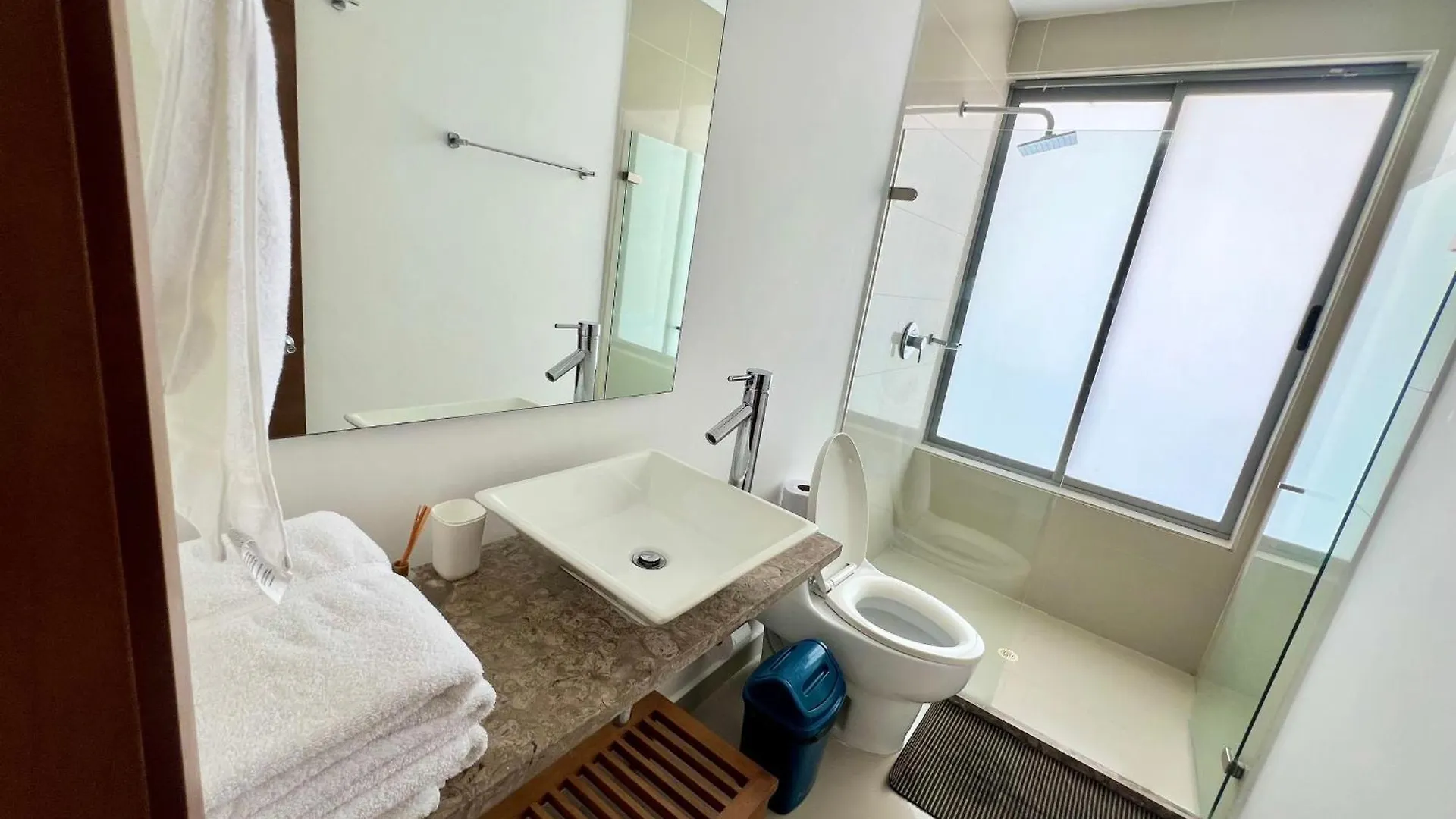Cartagena Amazing Beachfront! 5M Wall City, Infinitypool,Gym 아파트